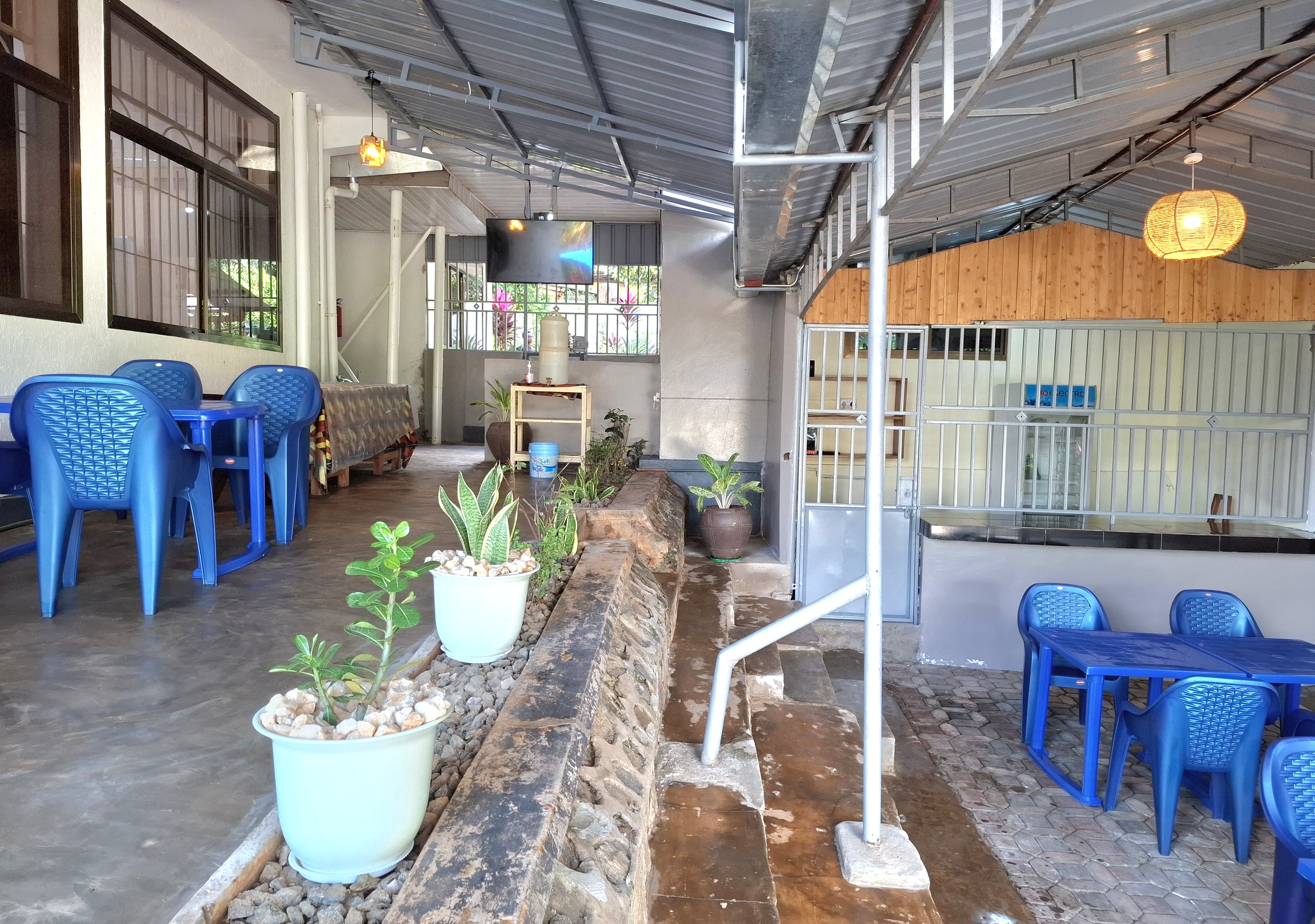 Common TV area / outdoor restaurant